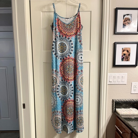 EUC Medallion Print Spaghetti Strap Knit Maxi Dress - Picture 4 of 9